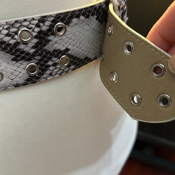 Urban Outfitters Belt Wide Animal Print Double Buckle Adjustable 26-30 Wide - Picture 3 of 11